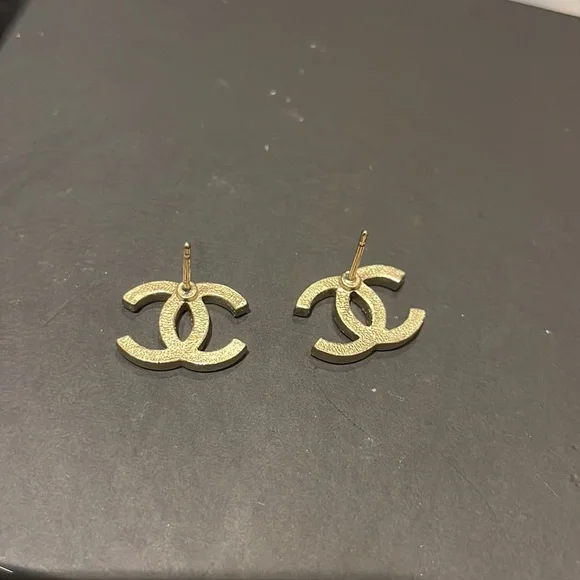 *sold* Authentic Chanel studs - Picture 3 of 6